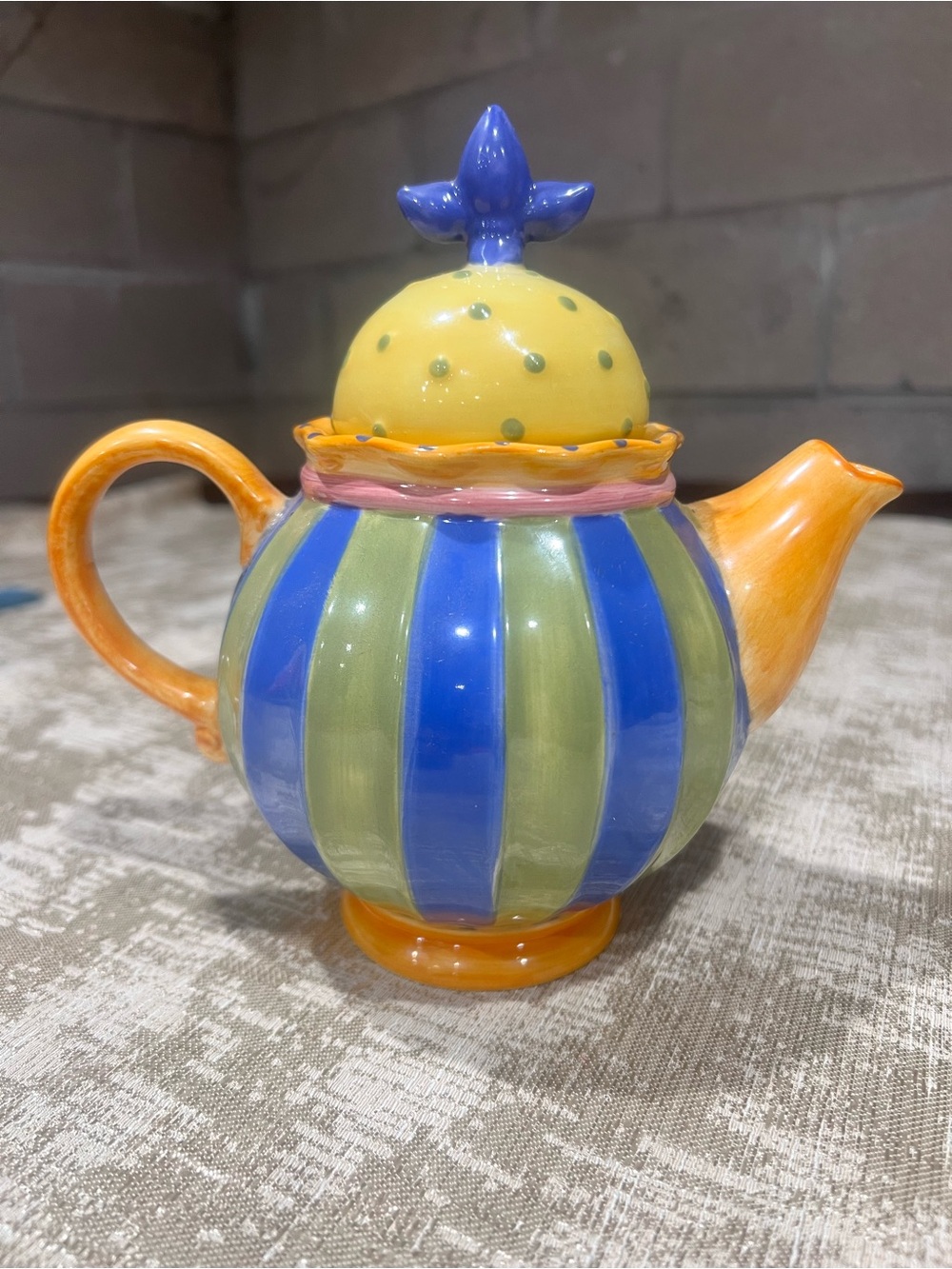 Pfaltzgraff The Secrets Of Pistoulet Jana Kolpen Tea Pot with Lid